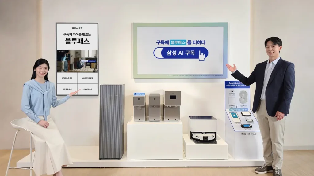 삼성스토어에서 모델들이 블루패스 서비스와 구독 가전을 소개하는 모습