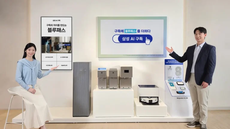 삼성스토어에서 모델들이 블루패스 서비스와 구독 가전을 소개하는 모습